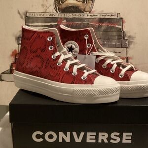 NWT Converse Snakeskin Platform Sneakers